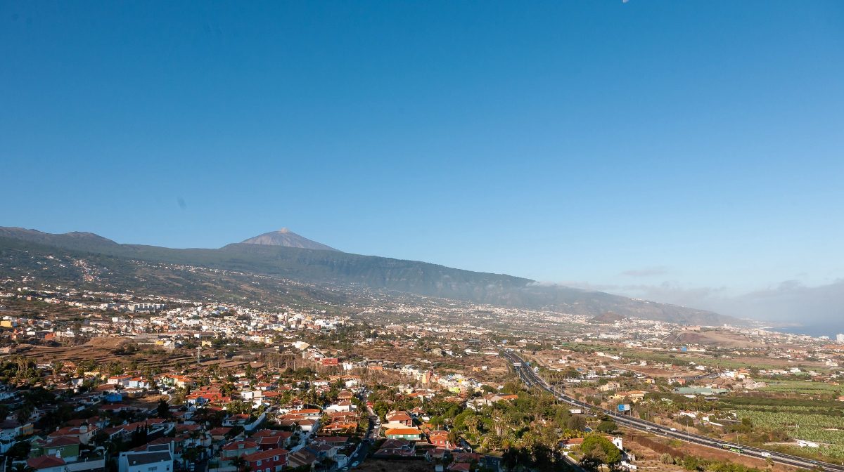Orotava bajo la vista del Teide Orotava bajo la vista del Teide