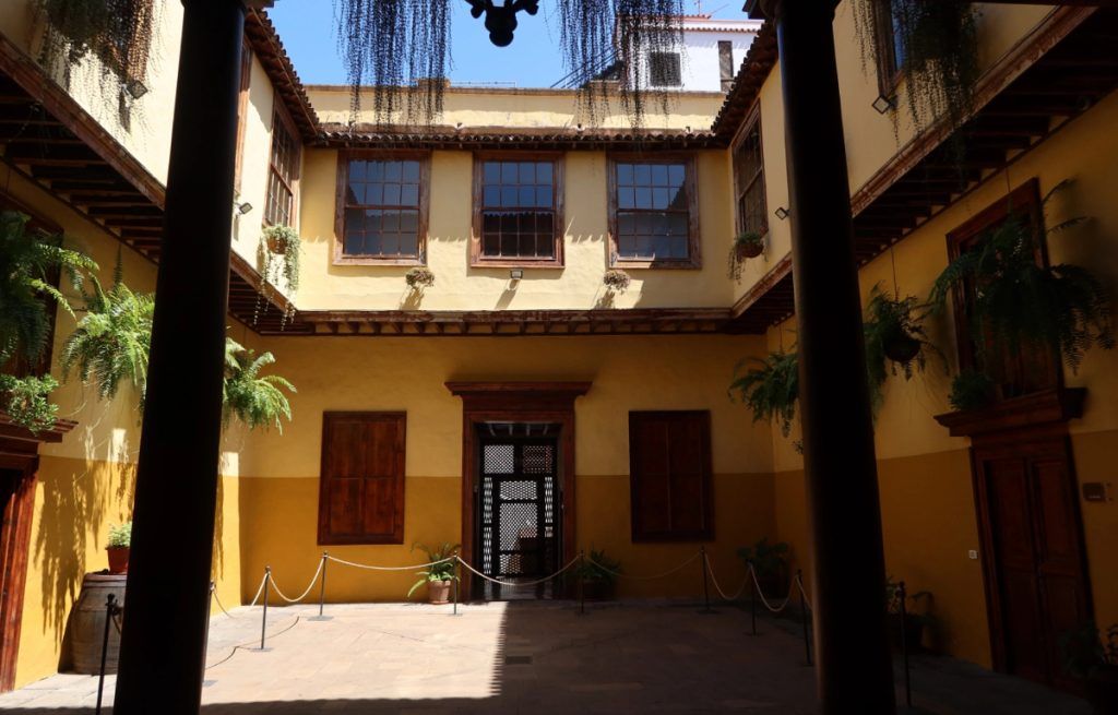 Qué ver en Icod de los Vinos: guía breve para recorrer sus calles y secretos 4 Vista de Casa de los Cáceres en Covid de los vinos